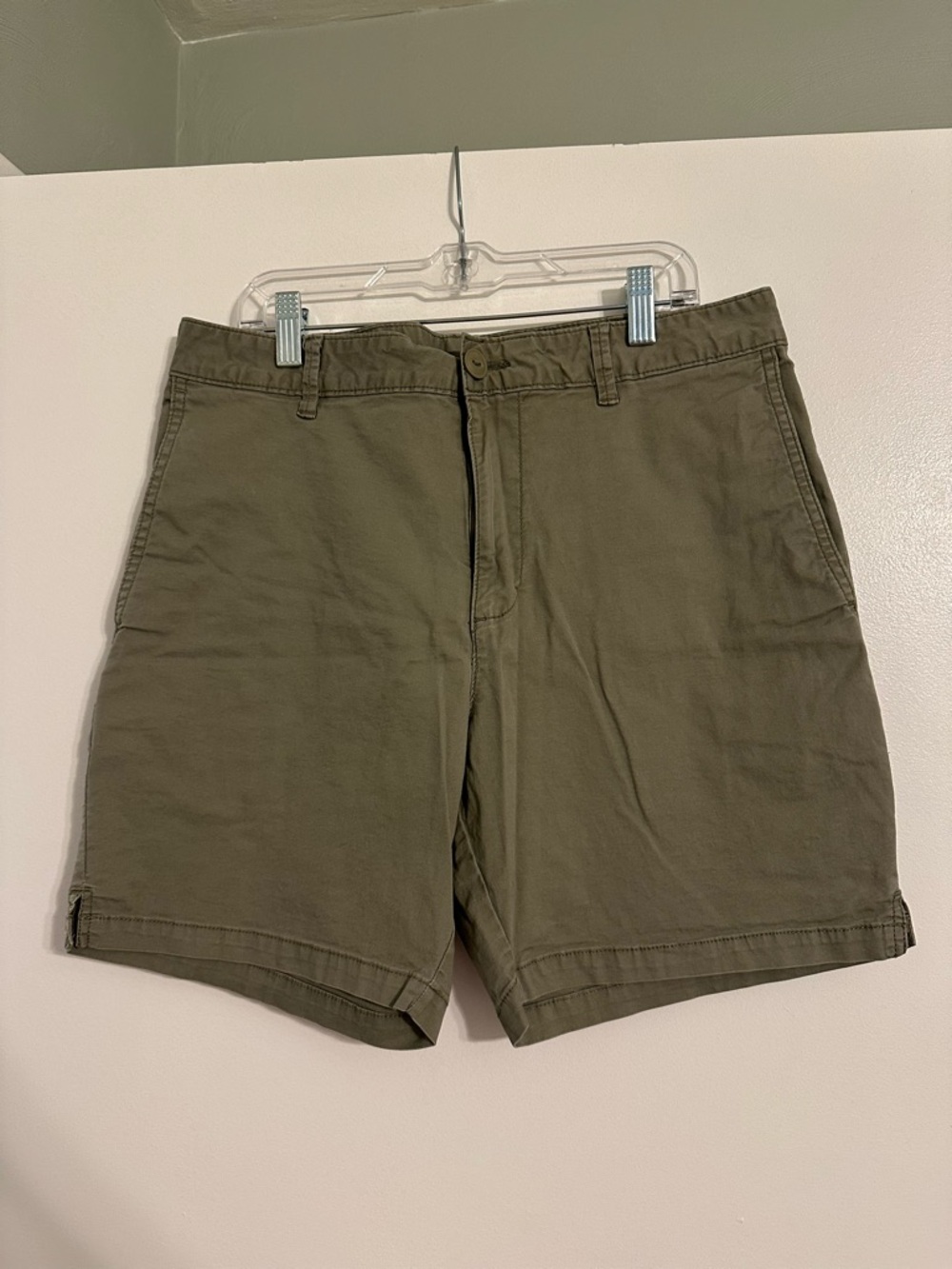 Old Navy Built-In Flex Army Green Shorts, Men’s Size 32, Gently Worn